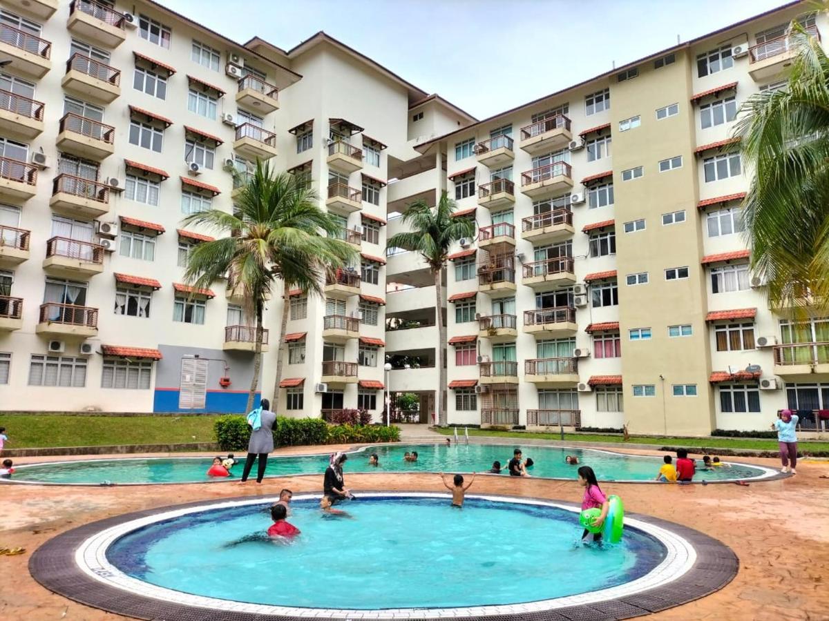 Apartment Pd Laguna Blue & Purple